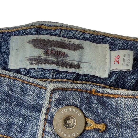 Torrid Denim Shorts NEW Distressed Raw Hem Women’s 26 - Picture 9 of 12